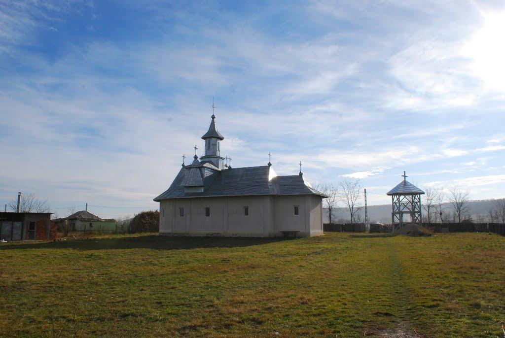 Biserica - vedere exterioară