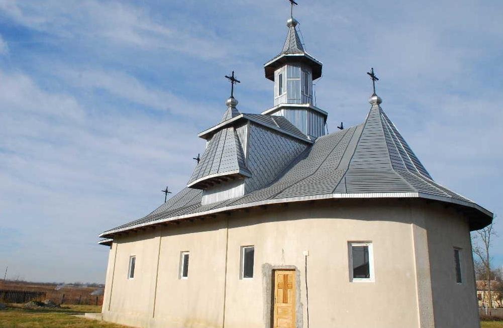 Biserica - vedere exterioară